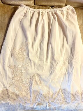 Vintage Saks Fifth Avenue White Nylon Half Slip Small Lace Trim Short USA